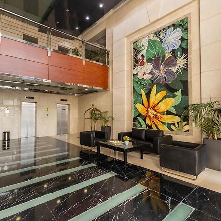 Lovely 3 Bedroom Apartment Beach Front Abu Dhabi Exteriör bild