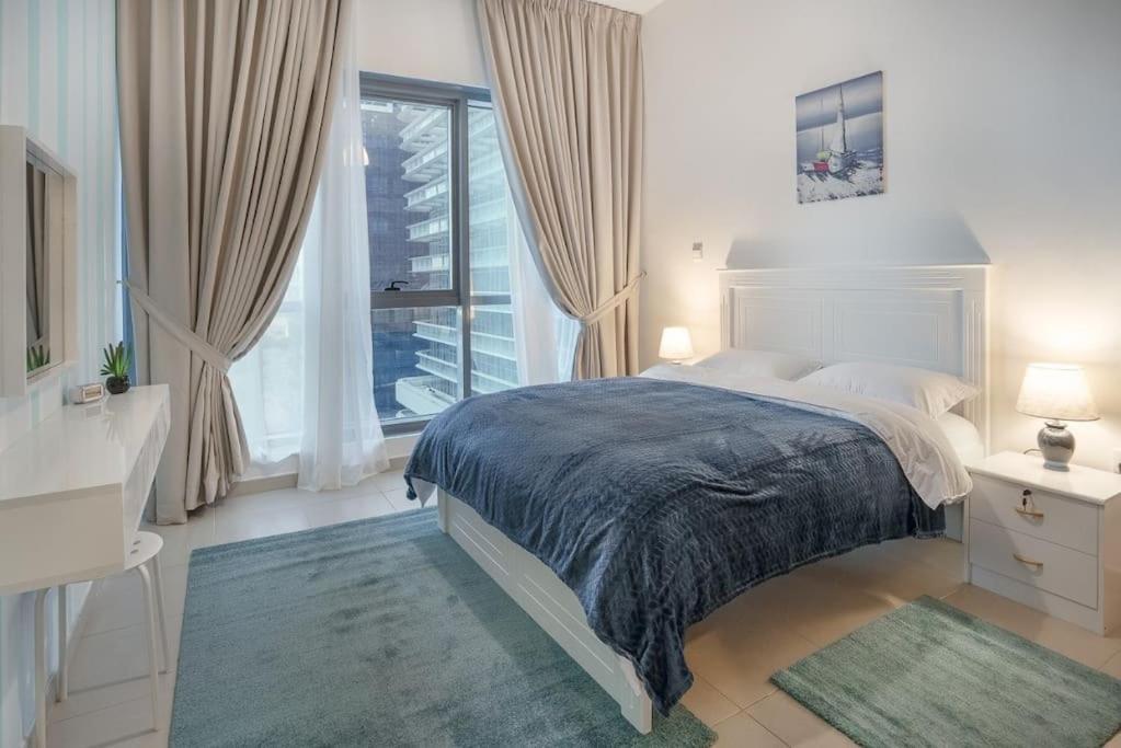 Lovely 3 Bedroom Apartment Beach Front Abu Dhabi Exteriör bild