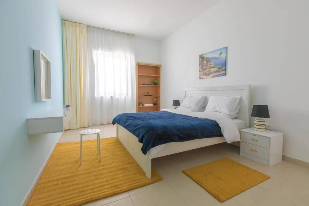 Lovely 3 Bedroom Apartment Beach Front Abu Dhabi Exteriör bild