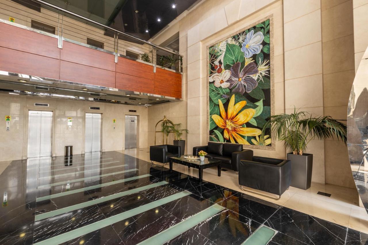 Lovely 3 Bedroom Apartment Beach Front Abu Dhabi Exteriör bild